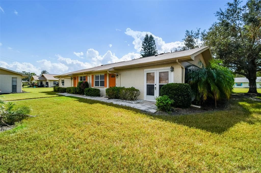 1906 CANTERBURY LANE UNIT 16 SUN CITY CENTER, FL 33573