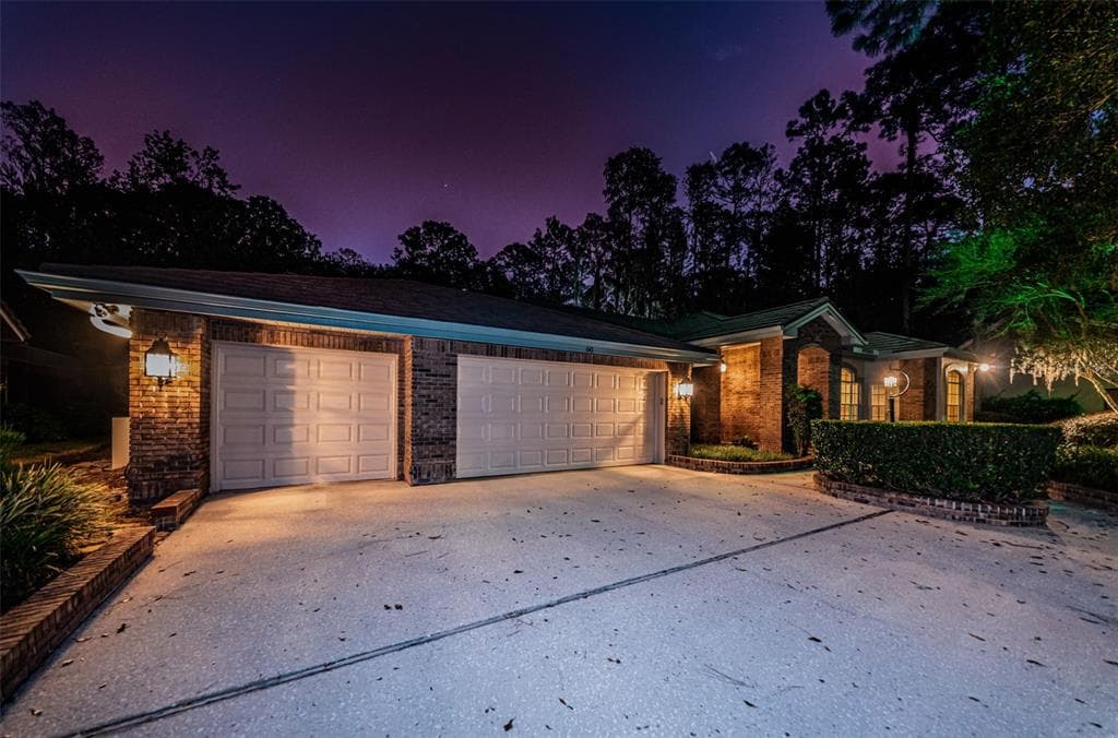 90 GREENHAVEN TRAIL