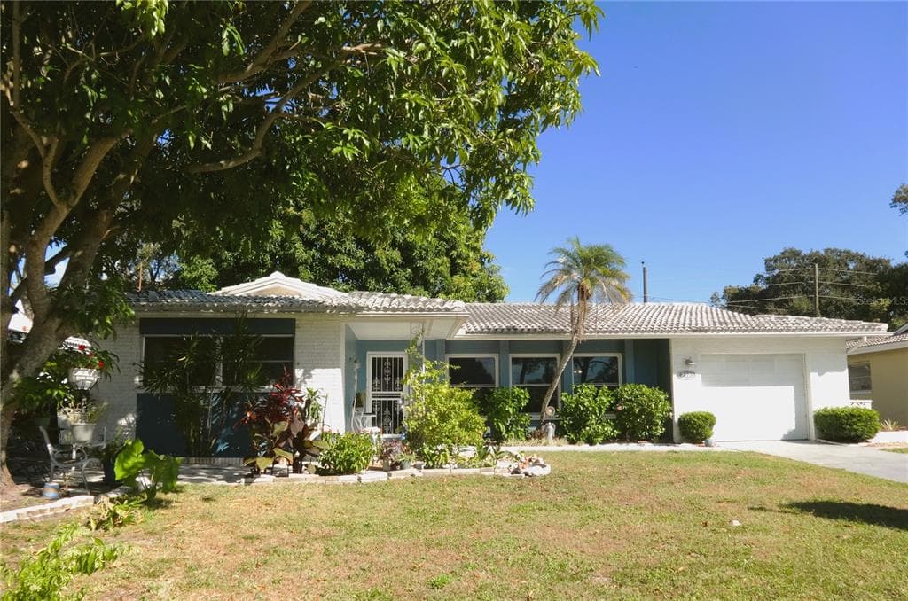 2323 SURREY LANE CLEARWATER, FL 33763