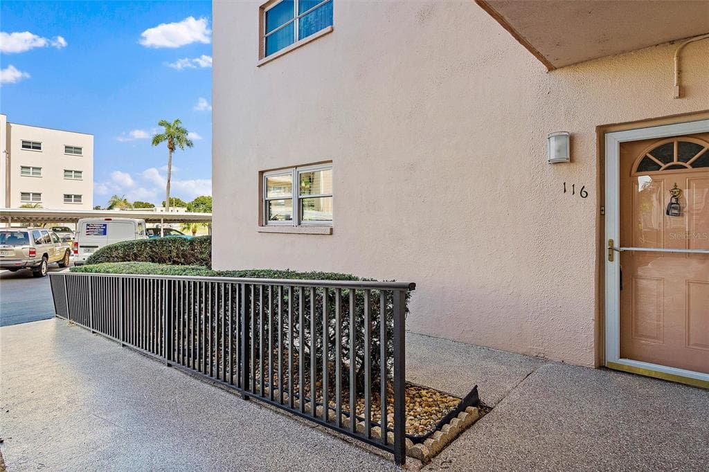 5623 80TH ST N UNIT 116 ST PETERSBURG, FL 33709