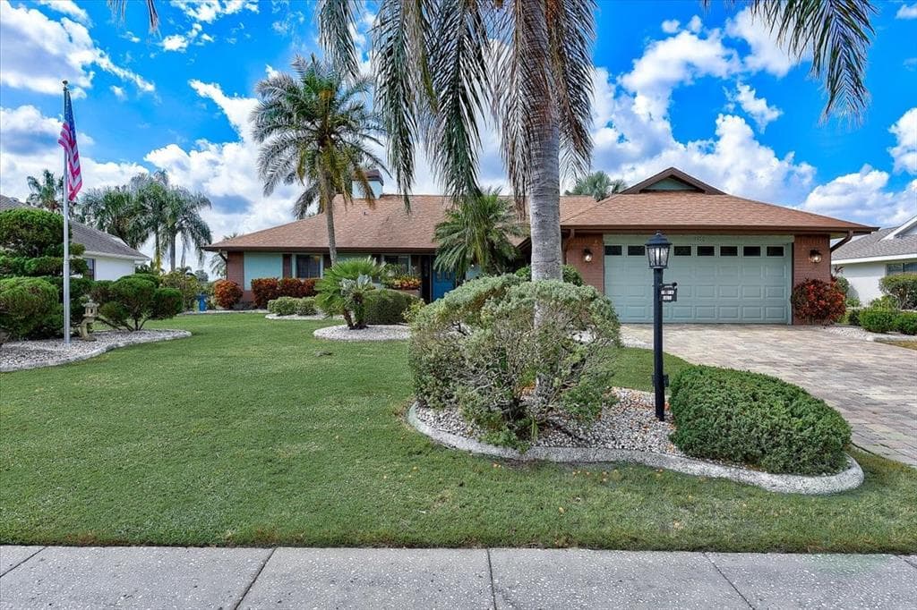 1910 EAST VIEW DRIVE SUN CITY CENTER, FL 33573