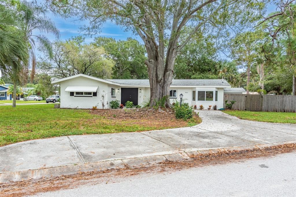 5625 ATLANTIC AVENUE N ST PETERSBURG, FL 33703