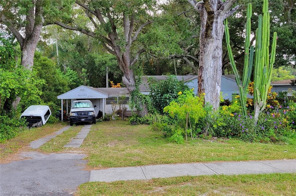 1107 N BETTY LN CLEARWATER, FL 33755