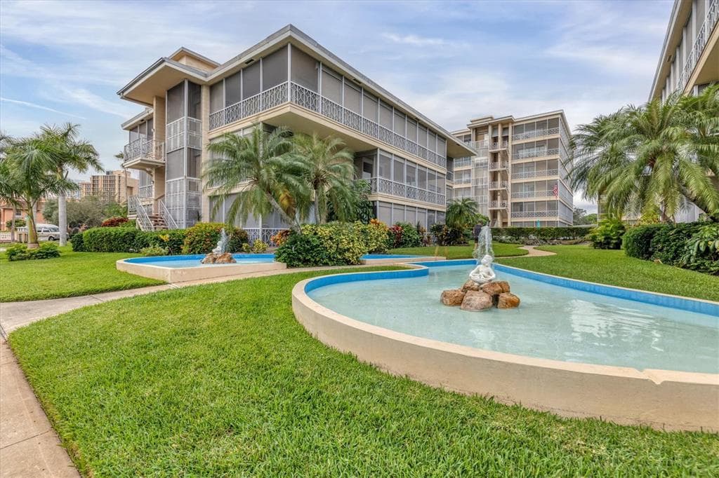 1000 N SHORE DRIVE NE UNIT 1