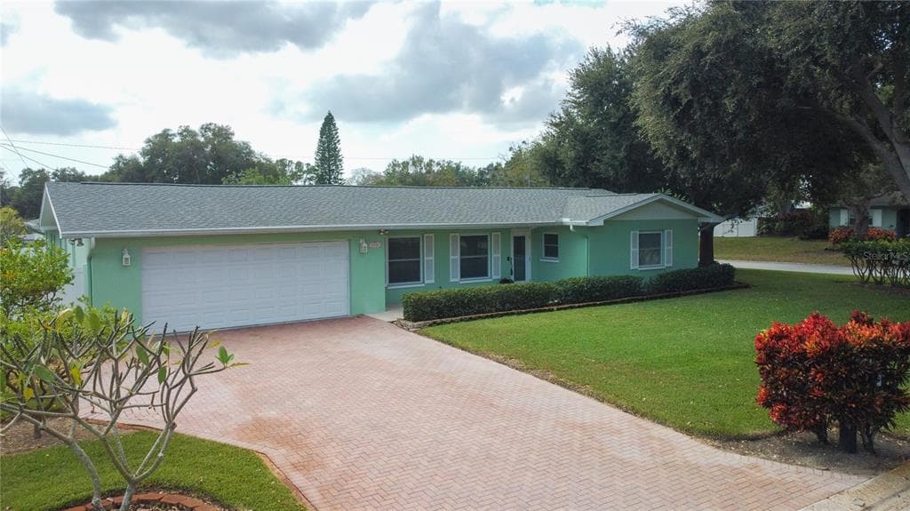2354 LANAI AVENUE BELLEAIR BLUFFS, FL 33770