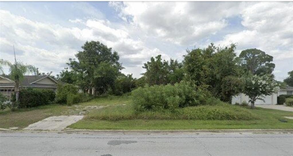 1592 E NORMANDY BOULEVARD DELTONA, FL 32725