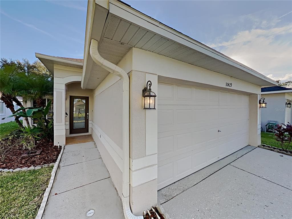 10429 ISLEWORTH AVENUE TAMPA, FL 33647