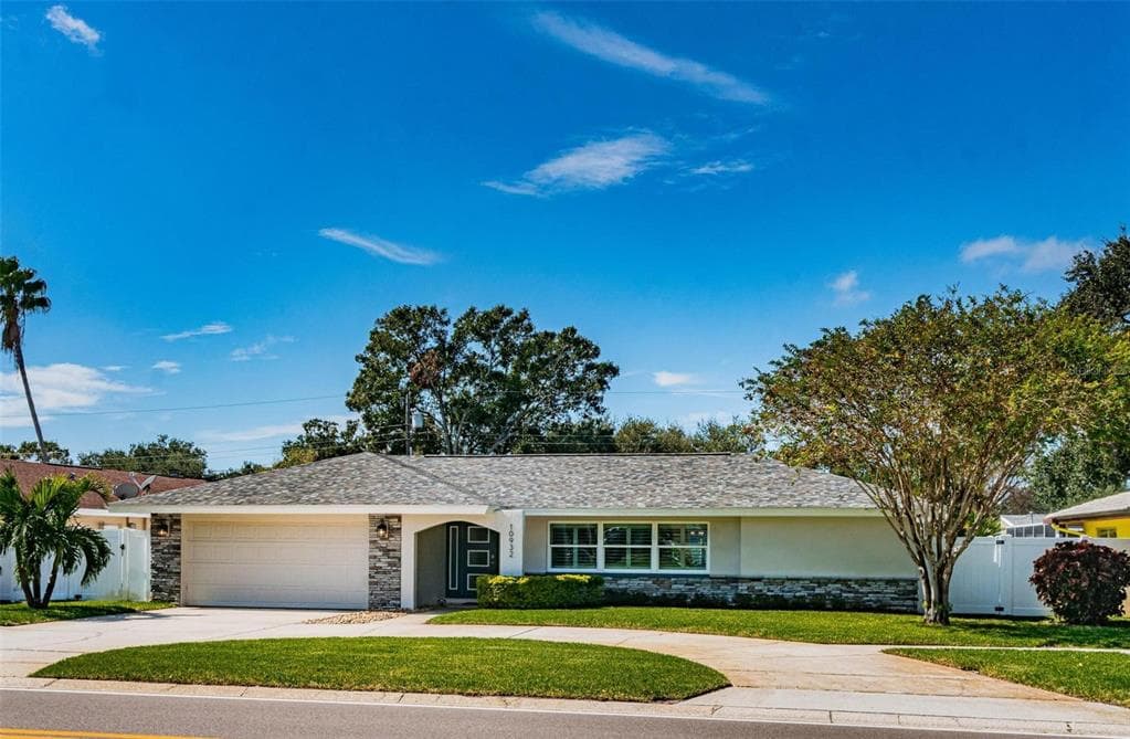 10932 ANTILLES DRIVE LARGO, FL 33774