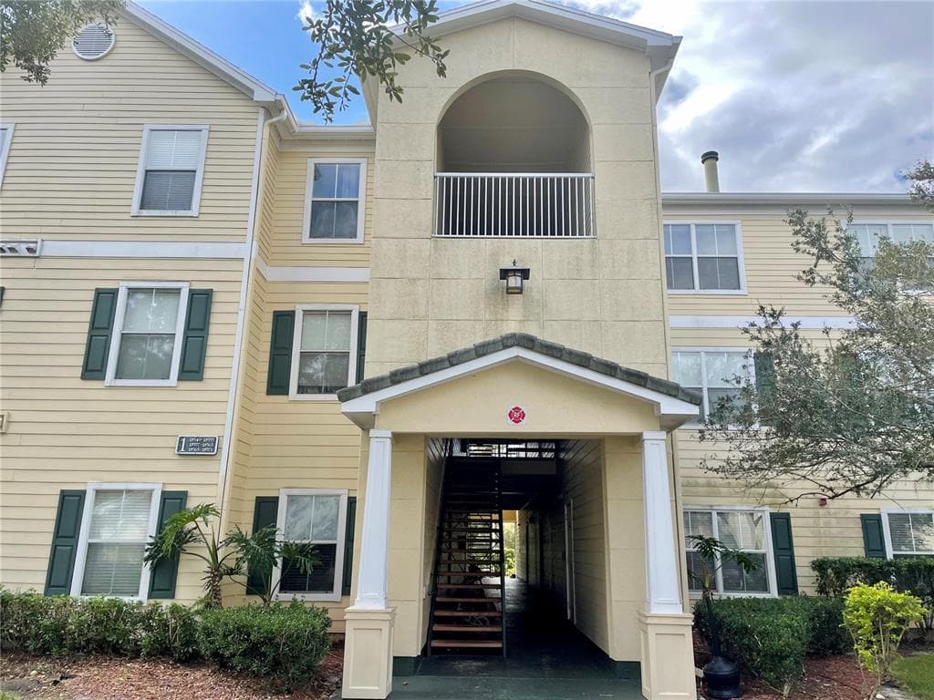 18571 BRIDLE CLUB DRIVE UNIT 18571 TAMPA, FL 33647