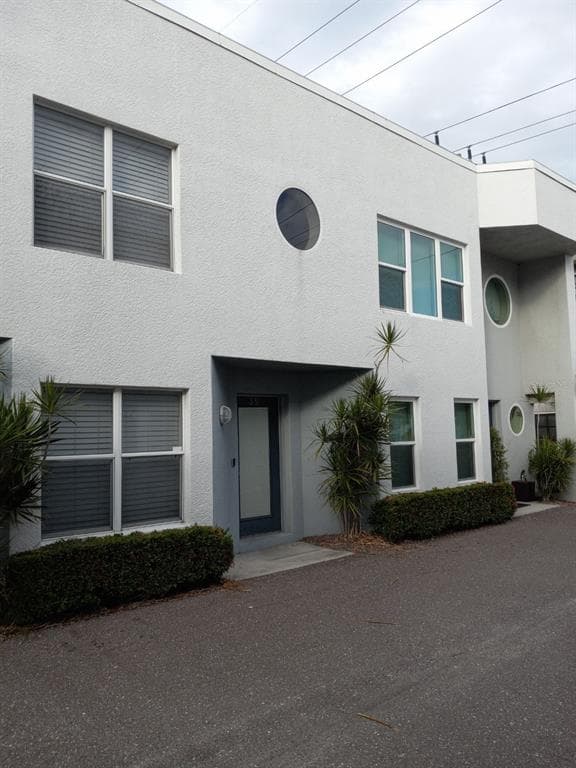 35 16TH STREET S ST PETERSBURG, FL 33705