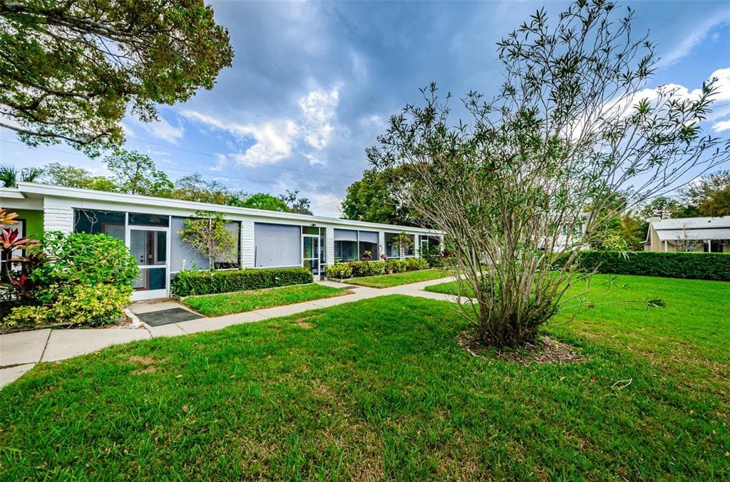 348 PENNSYLVANIA AVENUE UNIT 6 PALM HARBOR, FL 34683