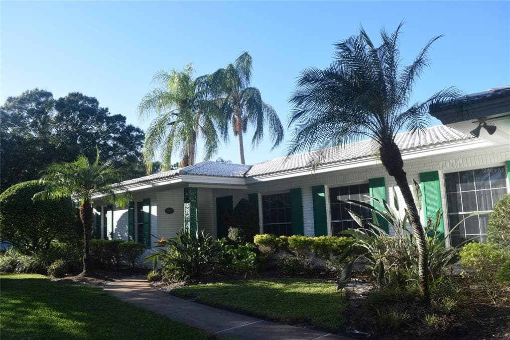 1152 GLENMOOR COURT