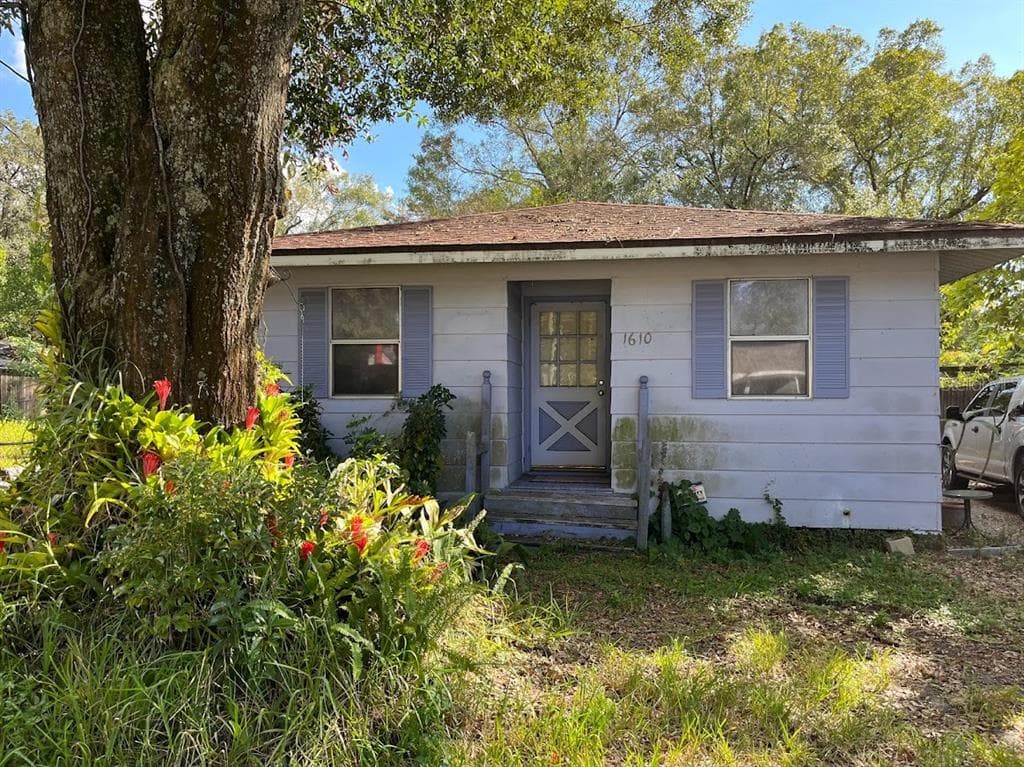 1610 W SITKA STREET TAMPA, FL 33604