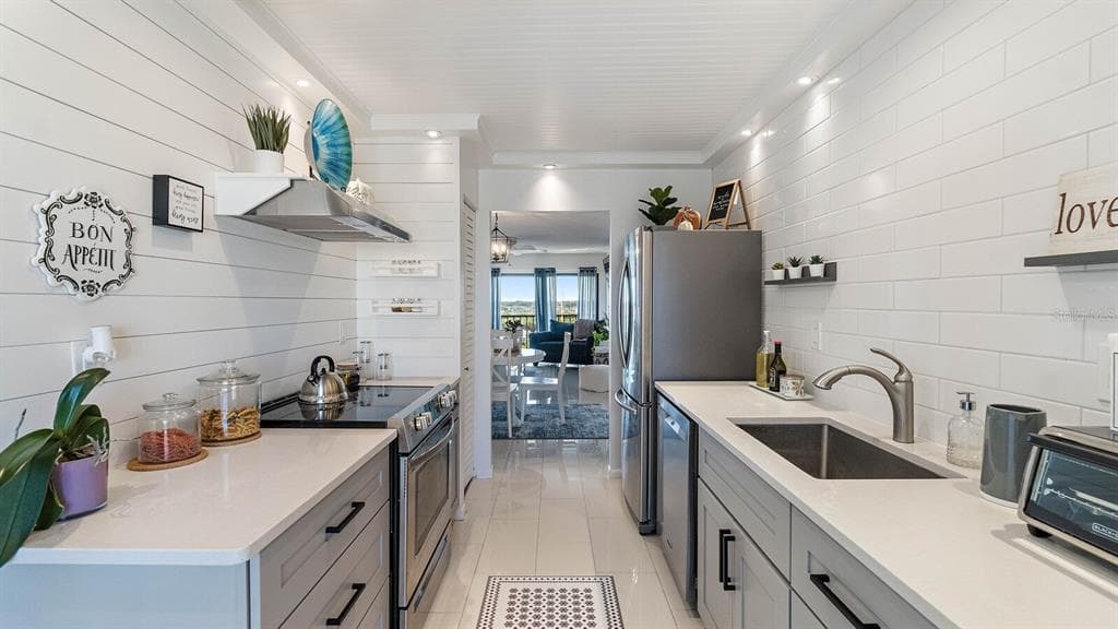 3200 COVE CAY DRIVE UNIT 7D CLEARWATER, FL 33760