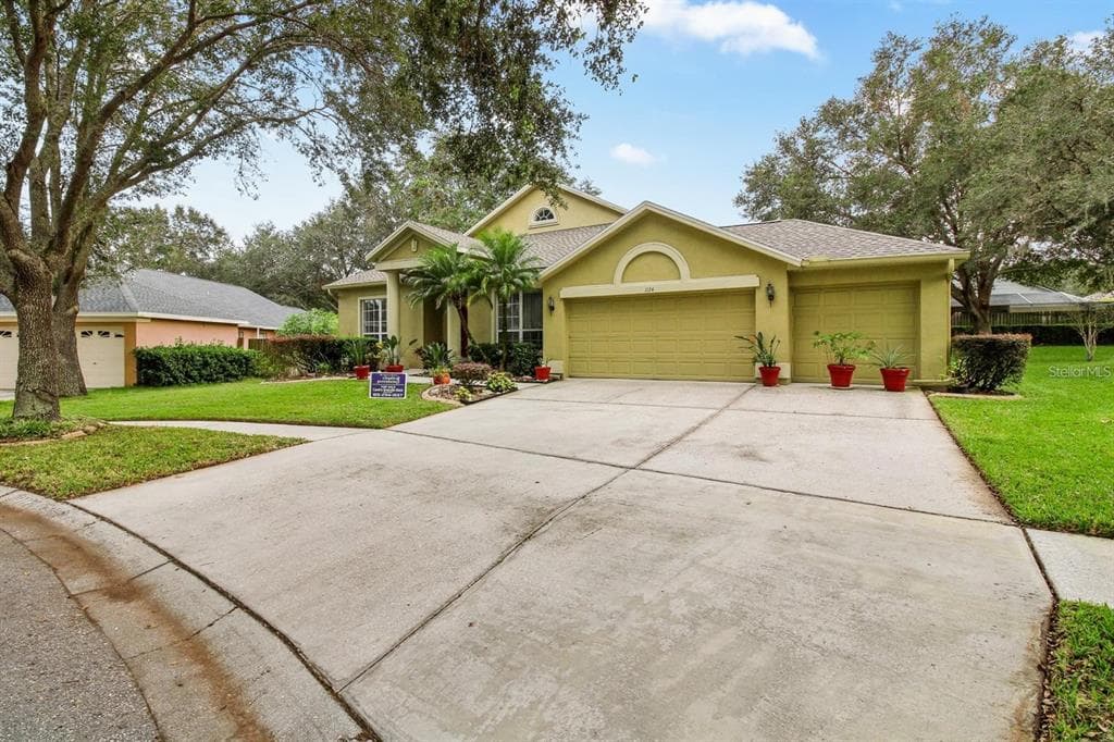 1124 SPLIT SILK STREET VALRICO, FL 33594