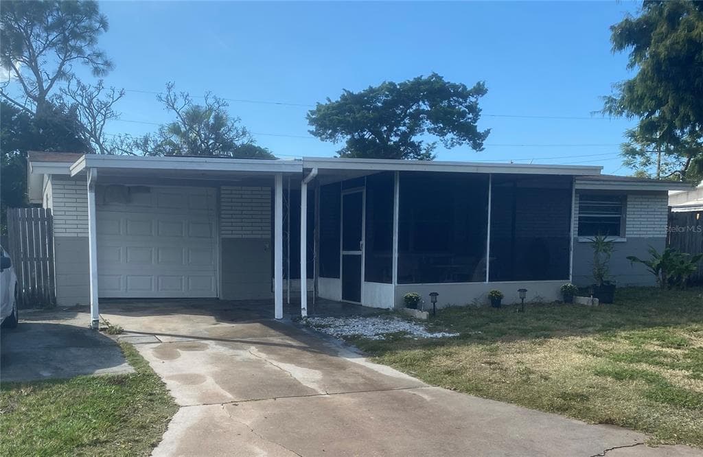 2005 HOLIDAY DRIVE HOLIDAY, FL 34691
