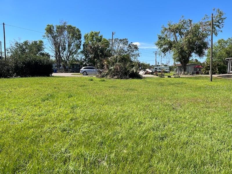 220 BROOKS COURT NORTH FORT MYERS, FL 33917