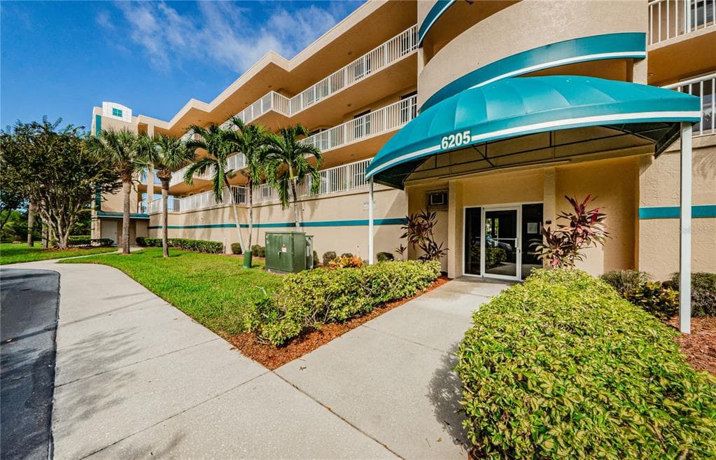 6205 SHORELINE DRIVE UNIT 1105 ST PETERSBURG, FL 33708