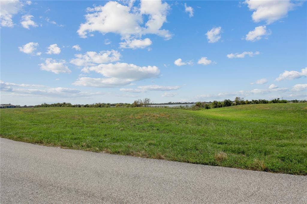15 LOST RIVER TRAIL RUSKIN, FL 33570