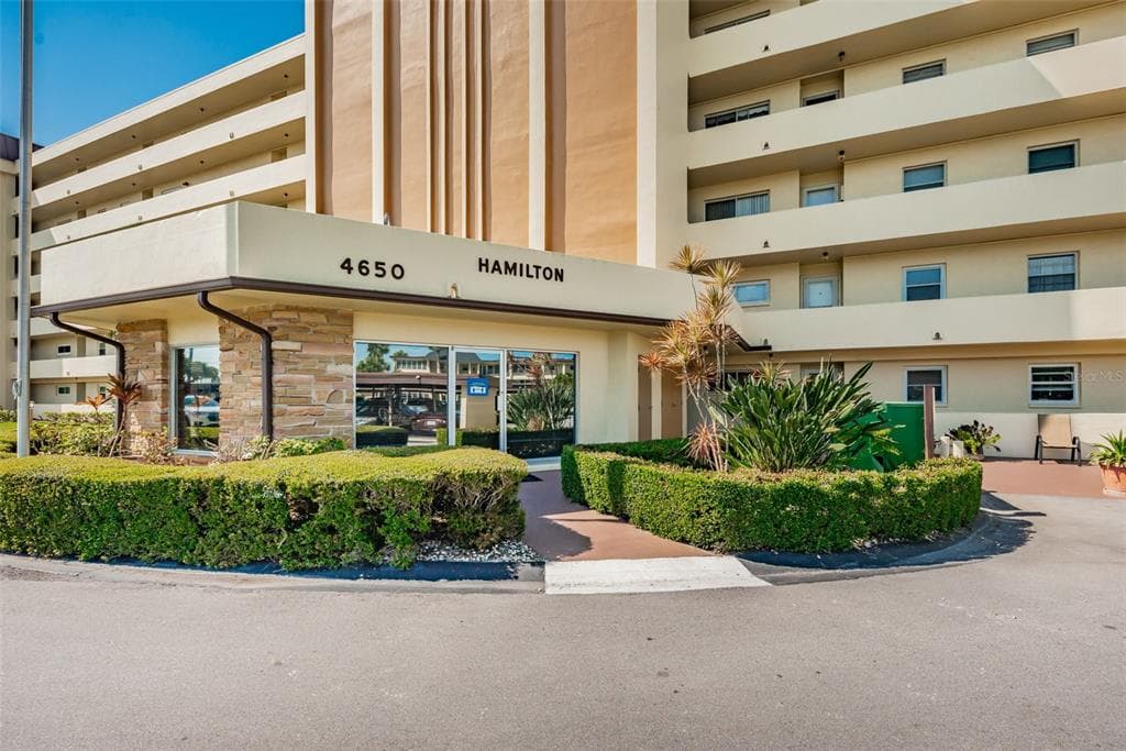 4650 COVE CIRCLE UNIT 303 ST PETERSBURG, FL 33708