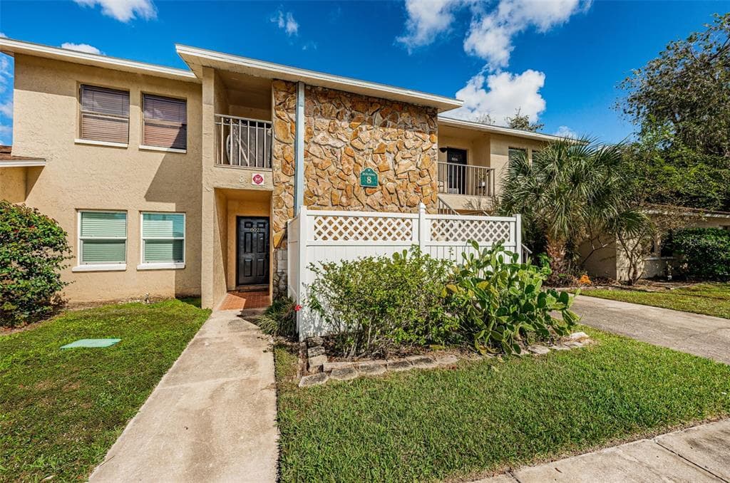 6301 58TH STREET N UNIT 806 PINELLAS PARK, FL 33781