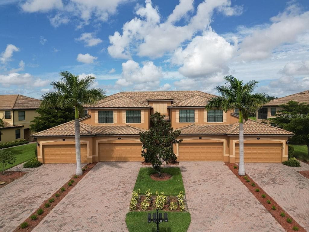 6918 GRAND ESTUARY TRAIL UNIT 102 BRADENTON, FL 34212