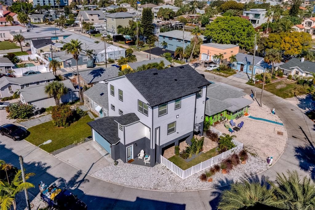 429 137TH AVENUE CIRCLE MADEIRA BEACH, FL 33708