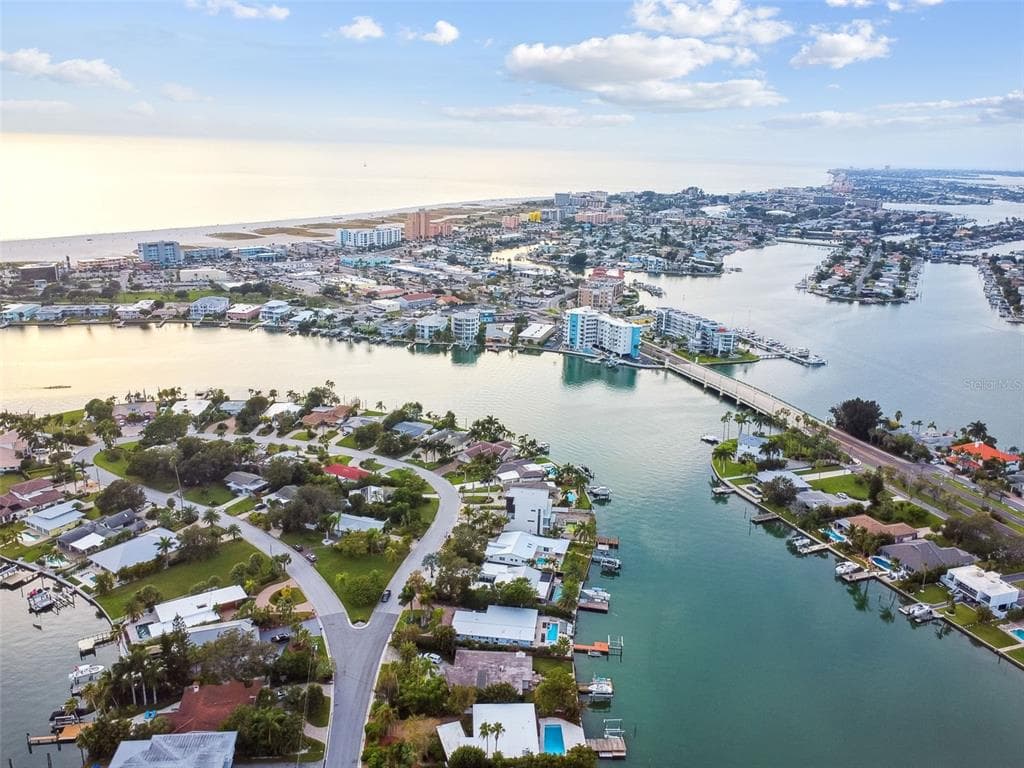 31 DOLPHIN DRIVE TREASURE ISLAND, FL 33706