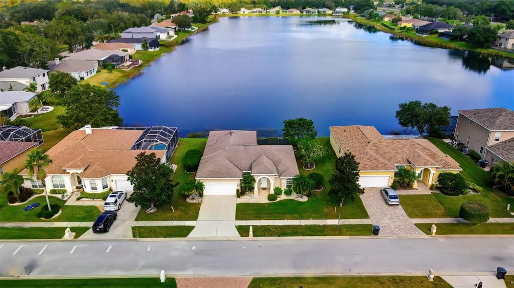 11074 LYNN LAKE CIRCLE TAMPA, FL 33625