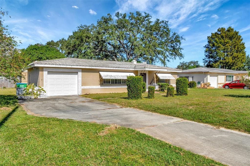 5911 49TH AVENUE N KENNETH CITY, FL 33709