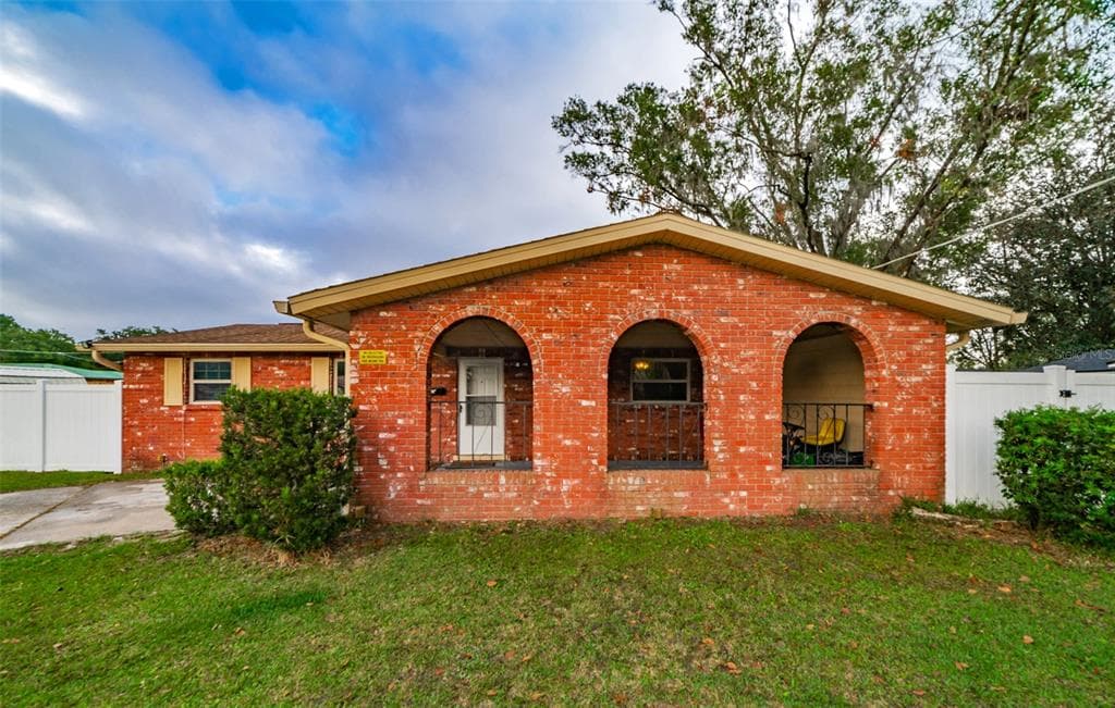 1206 N BRACEWELL DRIVE PLANT CITY, FL 33563