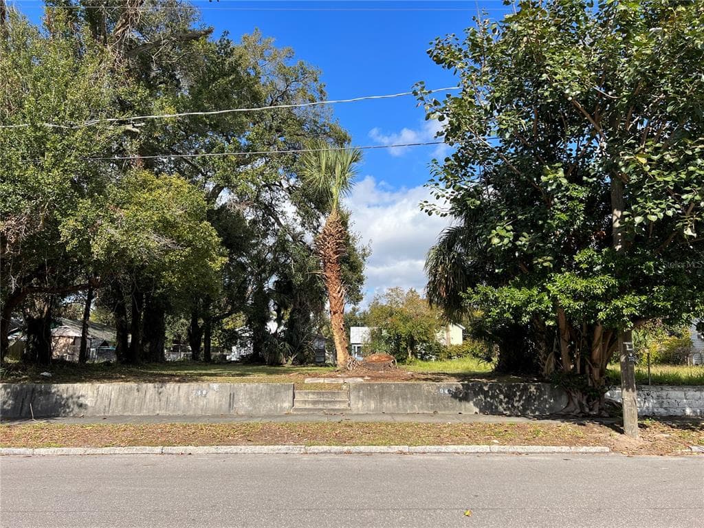 940 E 11TH AVENUE TAMPA, FL 33605