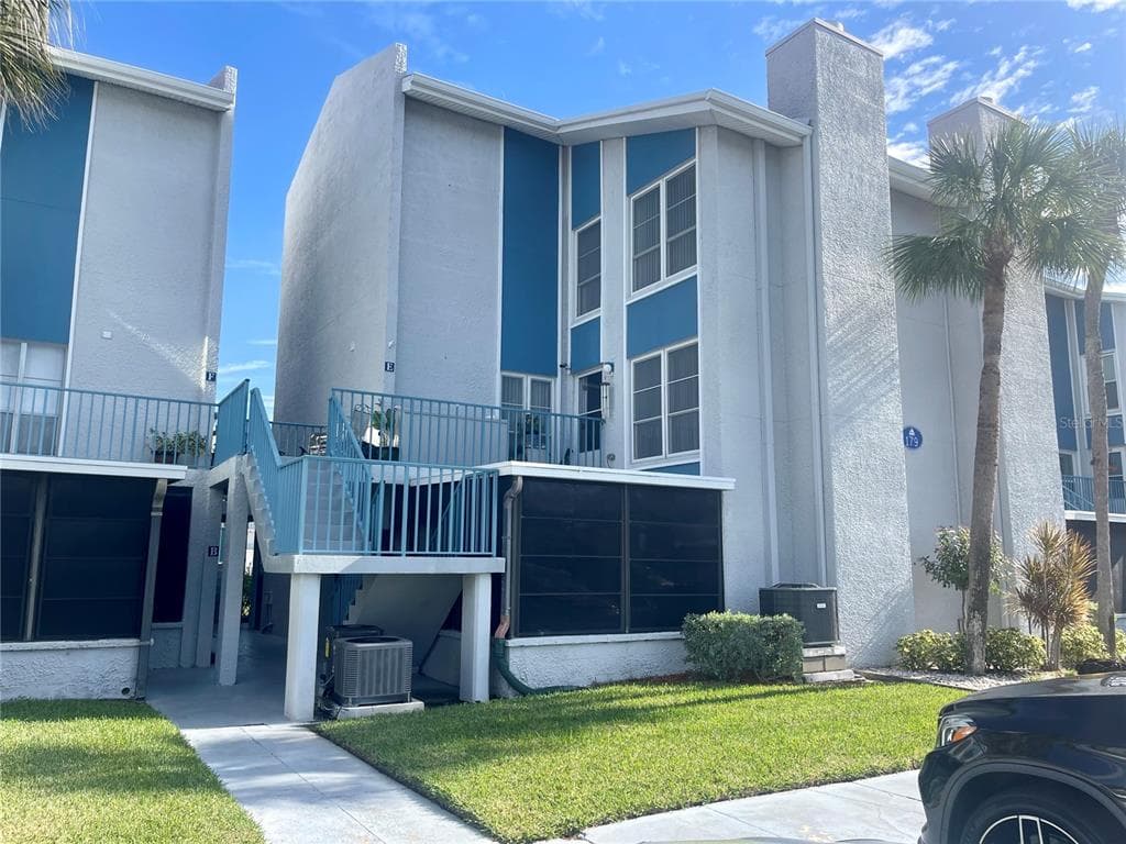 179 MEDALLION BOULEVARD UNIT E MADEIRA BEACH, FL 33708