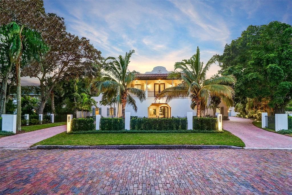325 71ST STREET S ST PETERSBURG, FL 33707