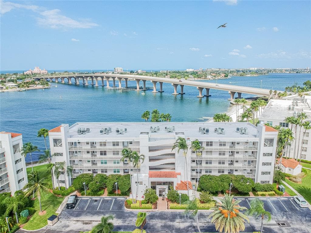 5901 BAHIA DEL MAR CIRCLE UNIT 122 ST PETERSBURG, FL 33715