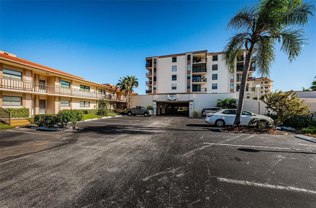 6051 SUN BOULEVARD UNIT 607 ST PETERSBURG, FL 33715