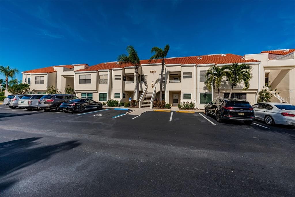 6151 BAHIA DEL MAR BOULEVARD UNIT 220 ST PETERSBURG, FL 33715