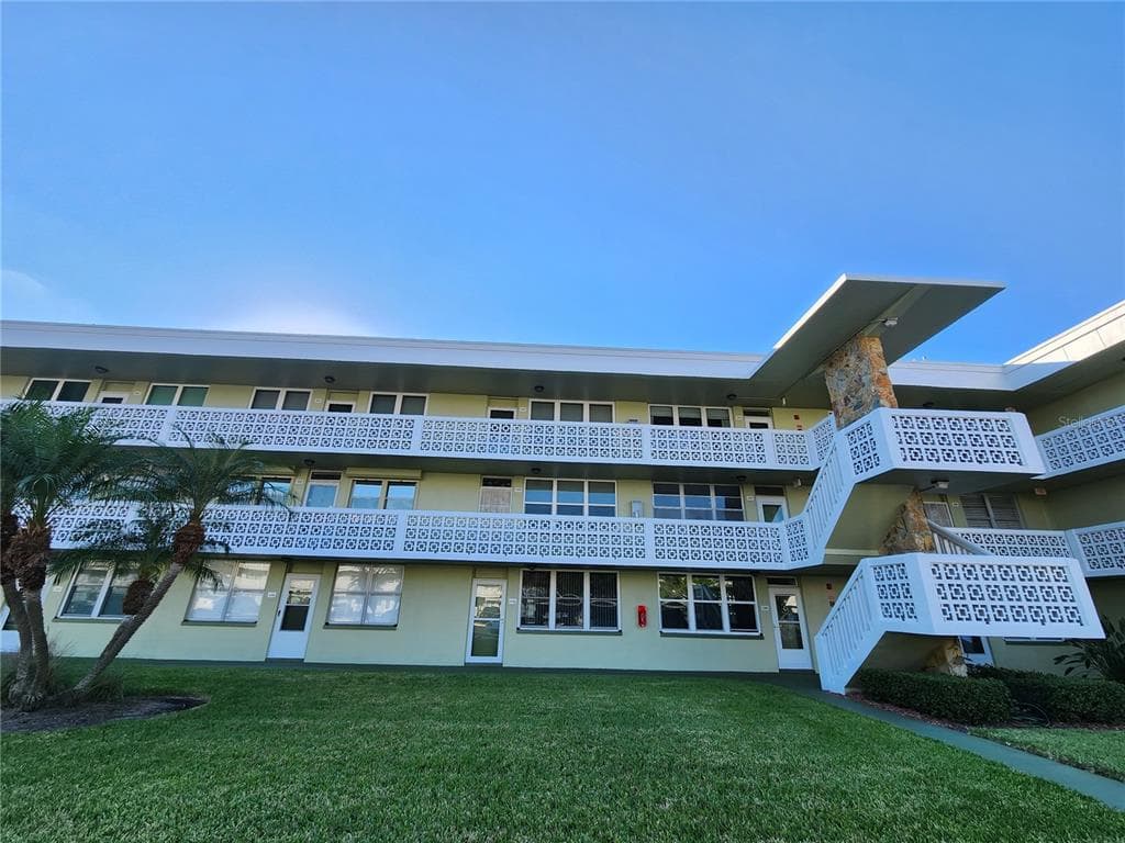 4890 BAY STREET NE UNIT 224 ST PETERSBURG, FL 33703