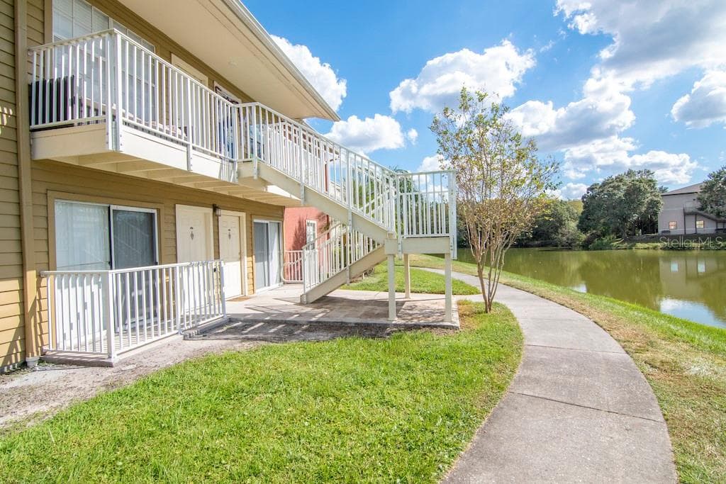 215 LAKE BROOK CIRCLE UNIT 107 BRANDON, FL 33511