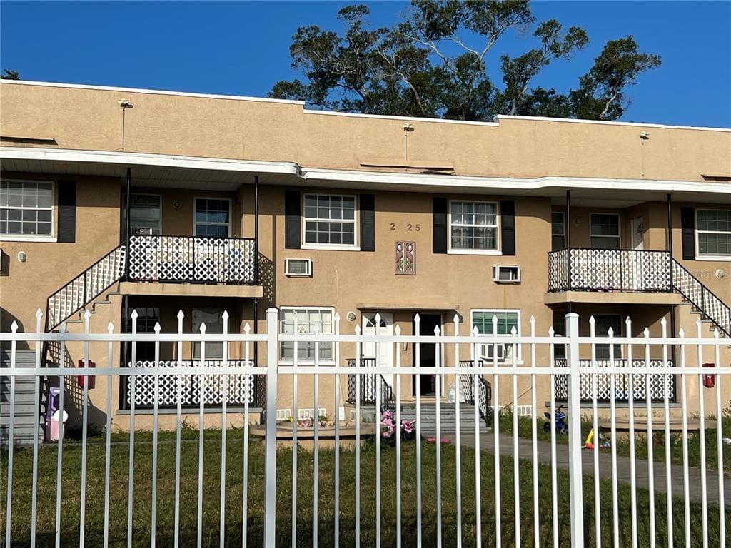 2025 7TH STREET S UNIT 8 ST PETERSBURG, FL 33705