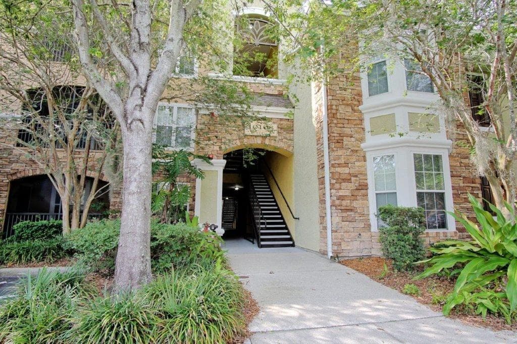 10103 COURTNEY PALMS BOULEVARD UNIT 103 TAMPA, FL 33619
