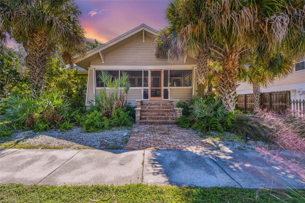 119 W LEMON STREET TARPON SPRINGS, FL 34689