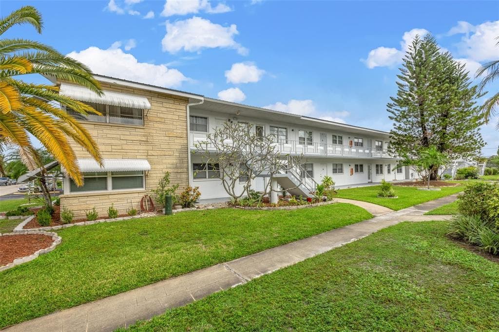 5875 18TH STREET N UNIT 18 ST PETERSBURG, FL 33714