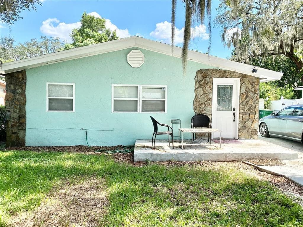 8307 N GREENWOOD AVENUE TAMPA, FL 33617