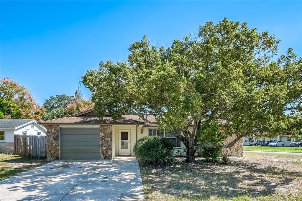 8620 ROBLE WAY PORT RICHEY, FL 34668