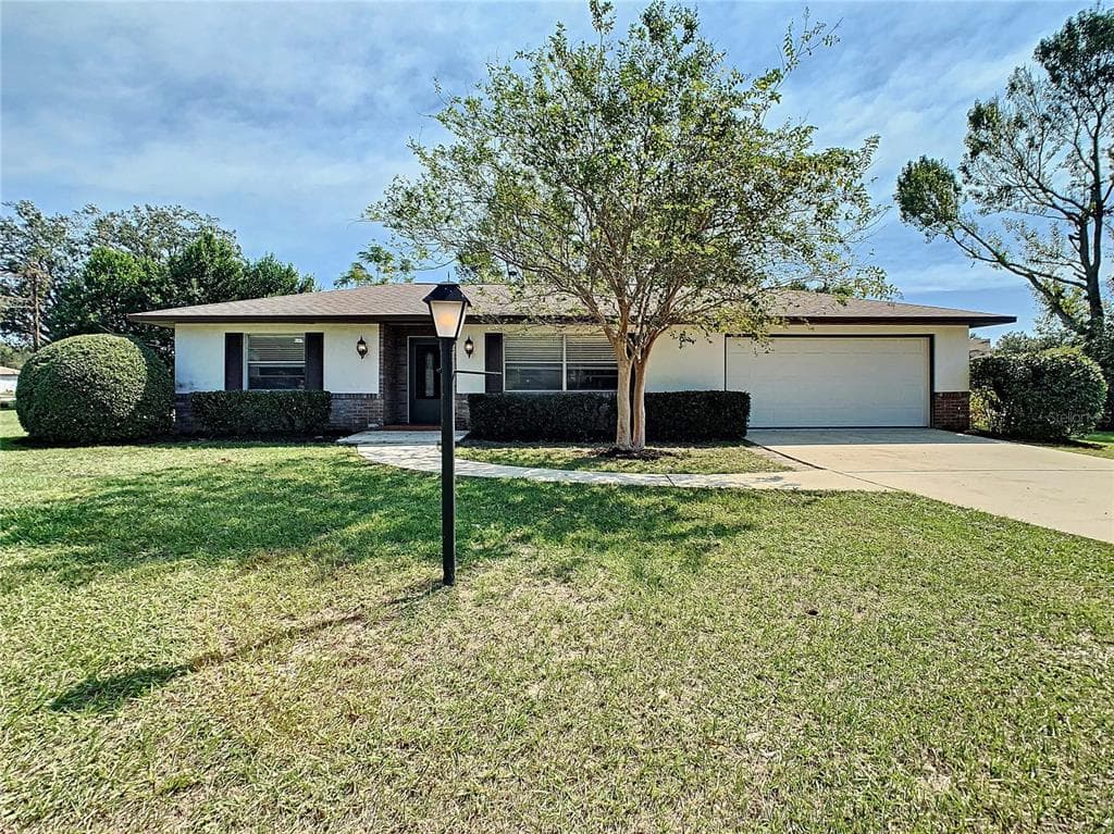 1115 E LOMBARDY DRIVE DELTONA, FL 32725
