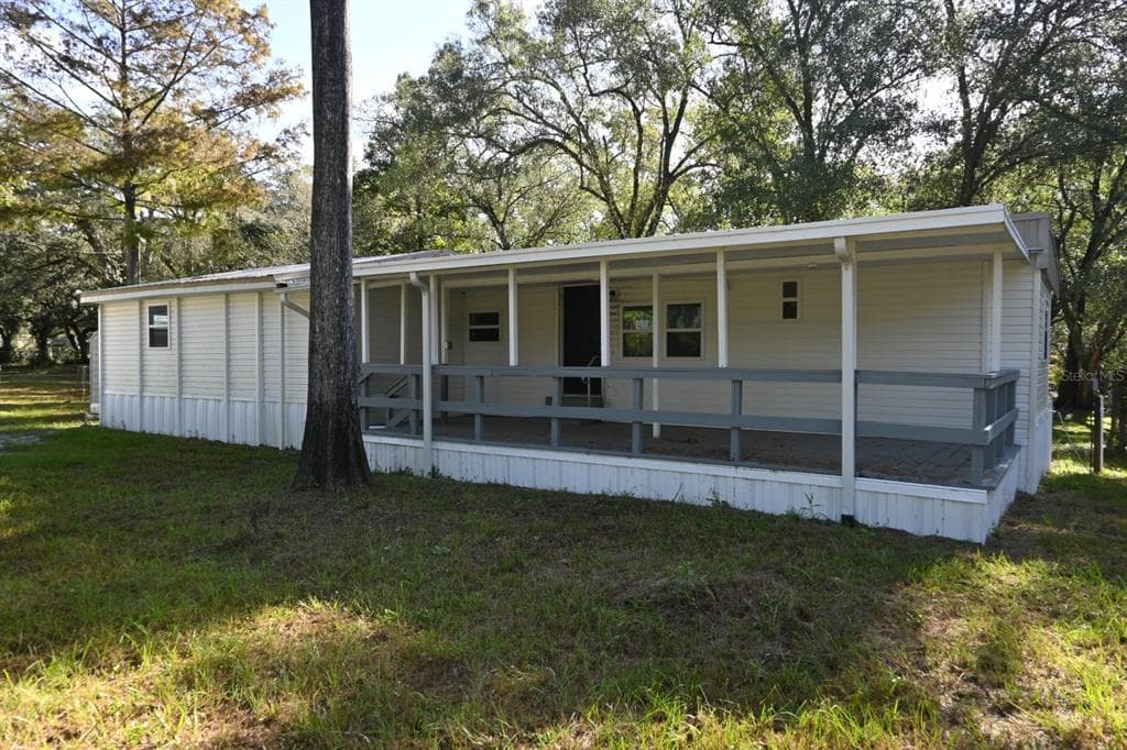 3283 CAMPANIA DRIVE DADE CITY, FL 33523