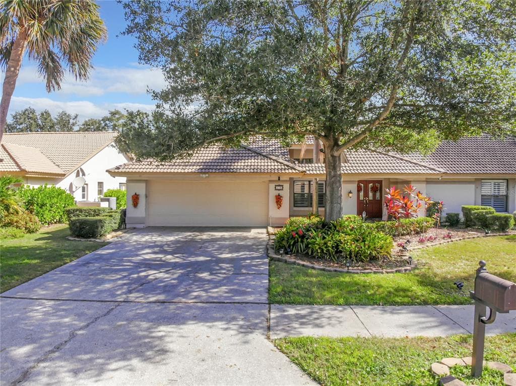 173 WOODCREEK DRIVE W