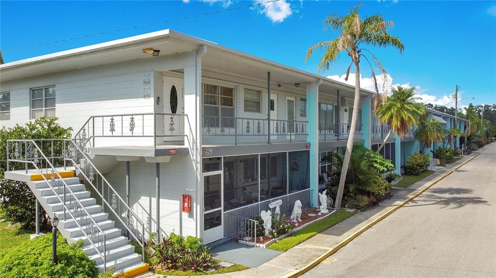 4020 55TH STREET N UNIT 1202 KENNETH CITY, FL 33709