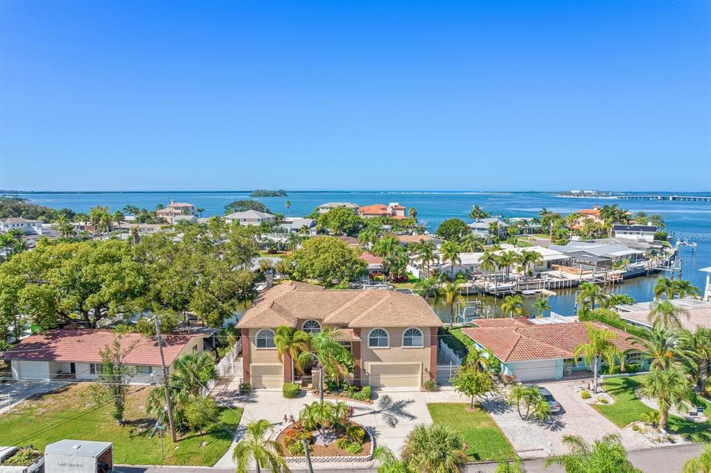 2262 EDYTHE DRIVE DUNEDIN, FL 34698